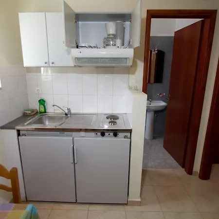 Nikos Apartment *